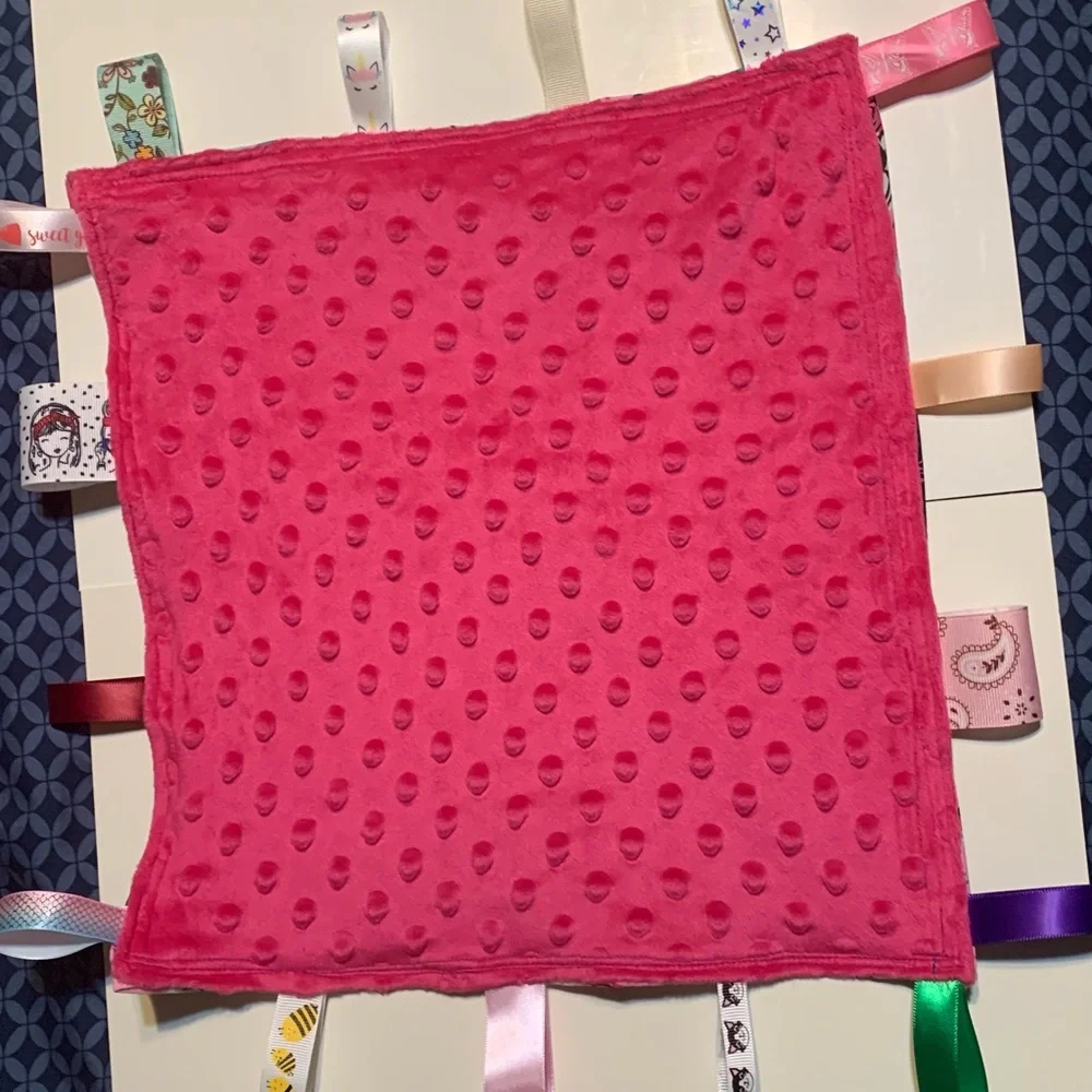 Disney Minnie Mouse Pink Heart Tag Blanket